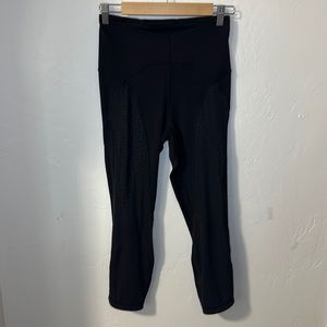 Lululemon black v waistband 7/8 length leggings 8